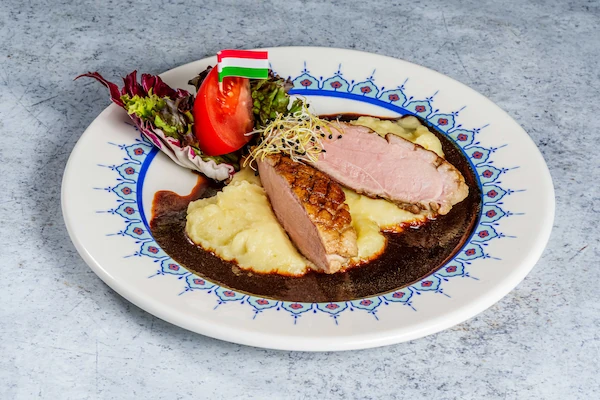 Rozé kacsamell burgonyalepénnyel
